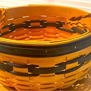 Longaberger 1998 Renewal basket collectors club item. in original box